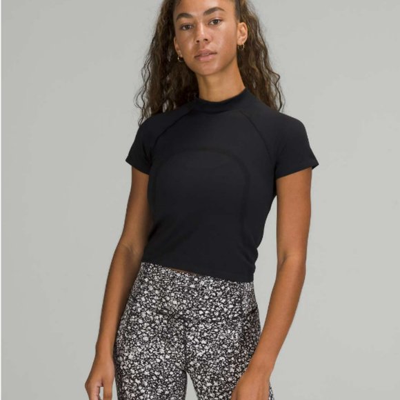 Looking for Lululemon Swiftly Cropped Mock Neck T-Shirt Size 6 any color - Picture 3 of 5